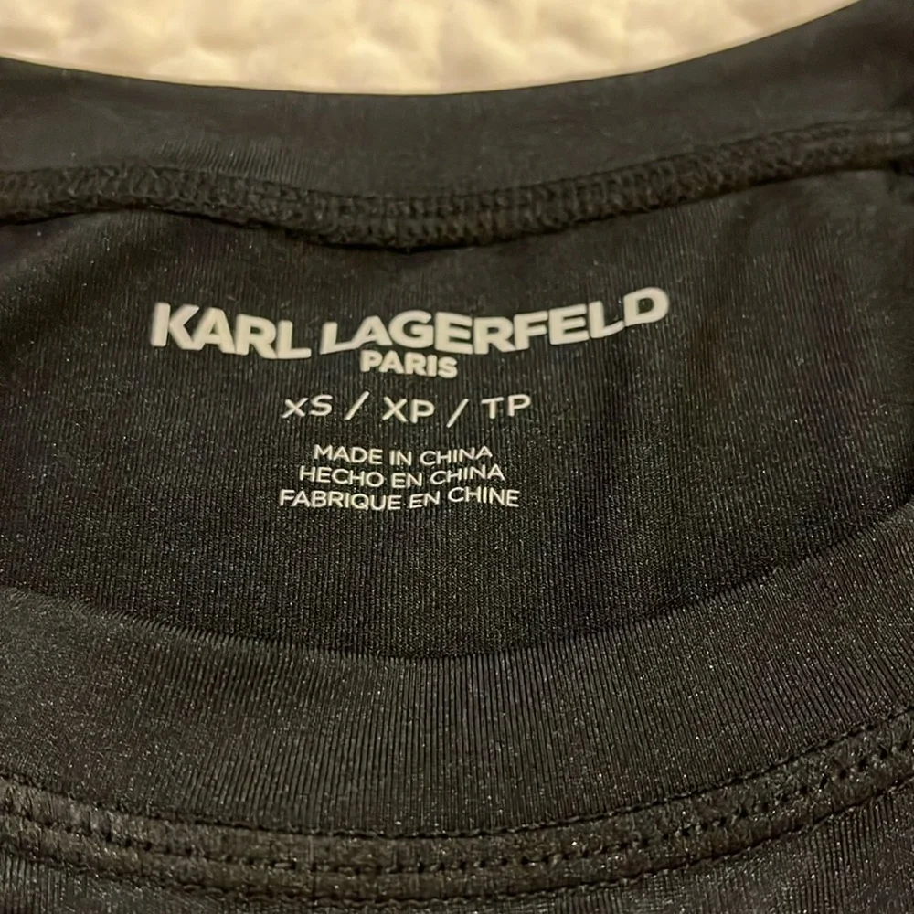 Karl Lagerfeld Paris Sunglasses Logo ling sleeve Rash Guard Top – XS 😎